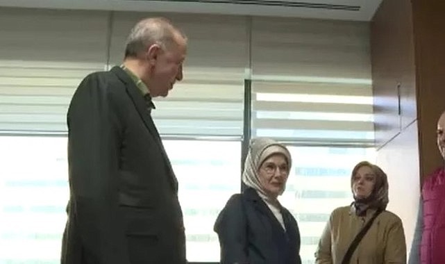Cumhurbaşkanı Erdoğan, depremzede annenin kızına ezan okuyup, isim koydu