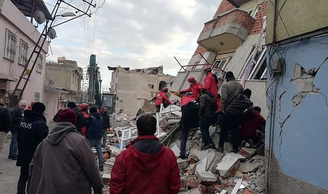 Orhangazi Belediyesi Arama Kurtarma Ekibi OBAK Depremzedelerle Omuz Omuza Kurtarma Çalışmalarına Devam Ediyor.