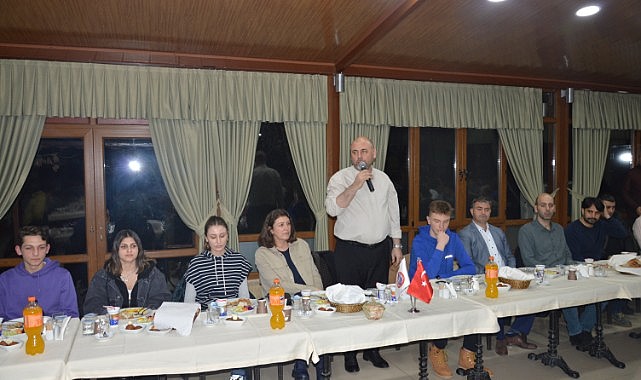 Başkan Aydın İftar Programında Gençlerle Bir Araya Geldi