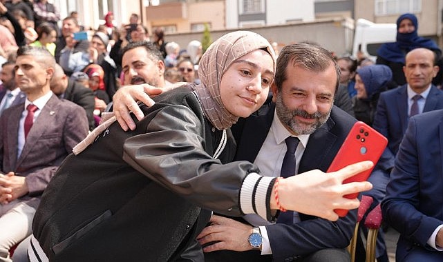 BAŞKAN MUSTAFA IŞIK : “UMUDUMUZUN IŞIKLARI ÇOCUKLARIMIZIN GÖZLERİNDEKİ BAYRAM IŞILTISI HİÇ SÖNMESİN”