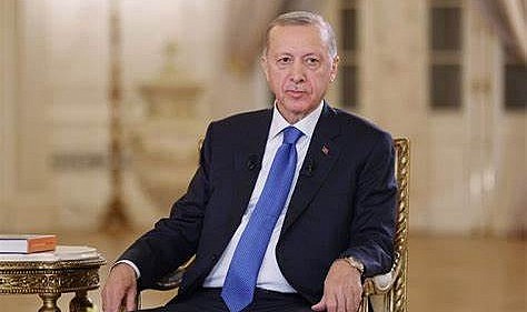 Canlı yayında rahatsızlanan Cumhurbaşkanı Erdoğan’a siyasilerden “Geçmiş olsun” mesajı yağdı