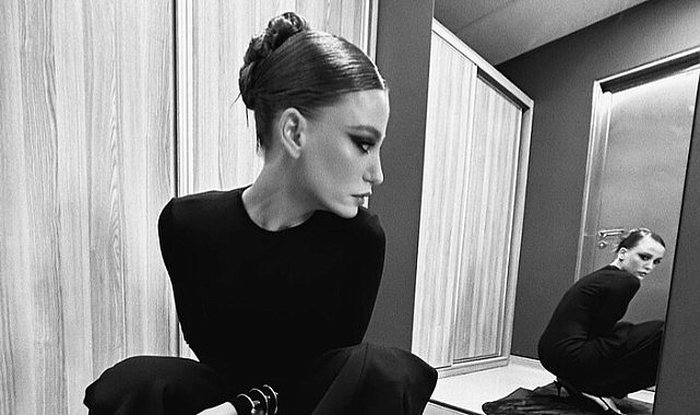 Serenay Sarıkaya siyah elbisesiyle poz verdi