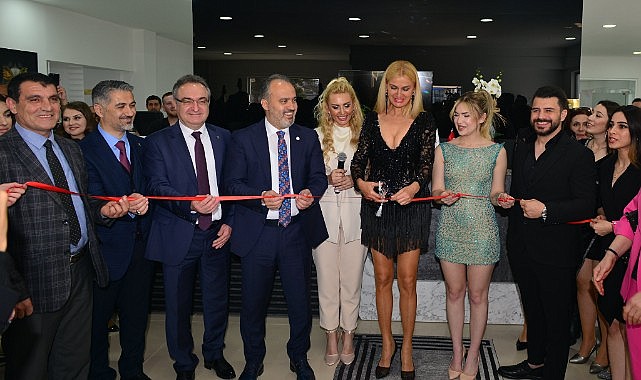 Zamansız kadın Tuğba Özay