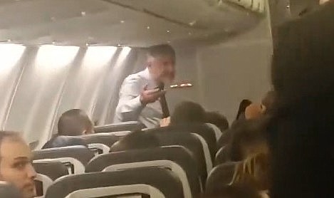 Bakan Nebati ile yolcular arasında “rötar” tartışması