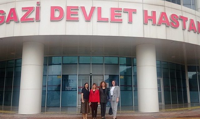 Beyaz Masa Ekipleri Hastaları Hastanede Ziyaret Ederek Çiçek Sundu