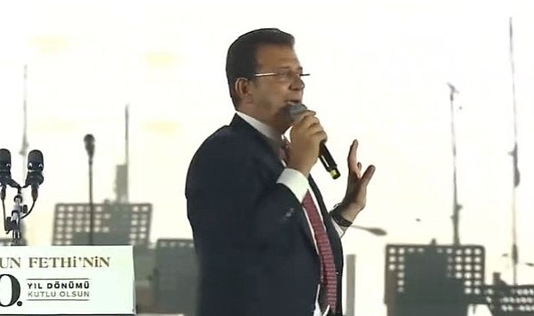 Fetih kutlamalarında konuşan İmamoğlu, Cumhurbaşkanı Erdoğan’a seslendi: İstanbul’u asla teslim alamayacaksın