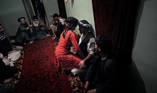 Ümit Özdağ’ın paylaştığı video ile gündem oldu! Peki nedir bu Bacha Bazi?