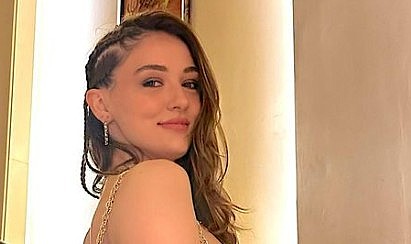 Zehra Güneş, katıldığı davette giydiği kıyafetle büyüledi