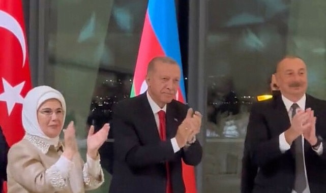 Aliyev, Azerin’in Çırpınırdın Karadeniz şarkısını ayakta alkışladı