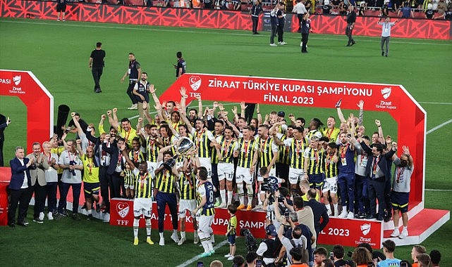 Başakşehir’i yenen Fenerbahçe Türkiye Kupası’nı kazandı