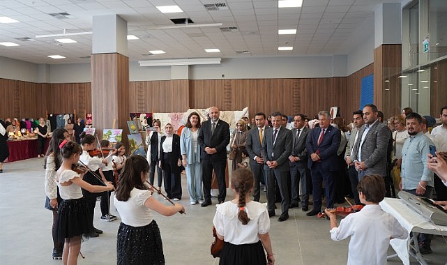 Başkan Aydın Halk Eğitim Merkezi Genel Sergisine Katıldı