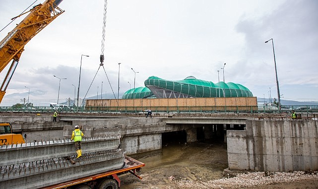 Bursa’ya hizmet sağanağı