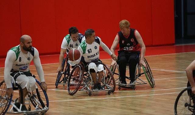 Büyükşehir sporda zirveye oynuyor