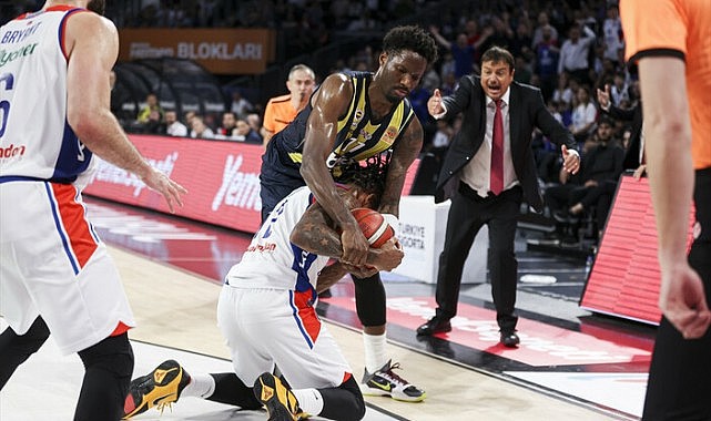 Fenerbahçe’yi yenen Anadolu Efes finalde