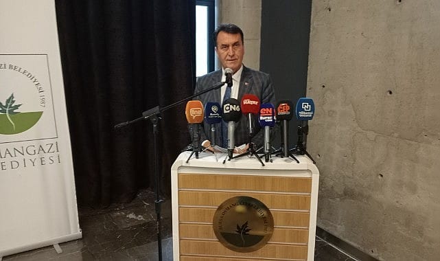 “Osmangazi Belediye Başkanı Mustafa Dündar, 2022 Emisyon Raporu Toplantısı’nda Çevre Konularını Değerlendirdi”