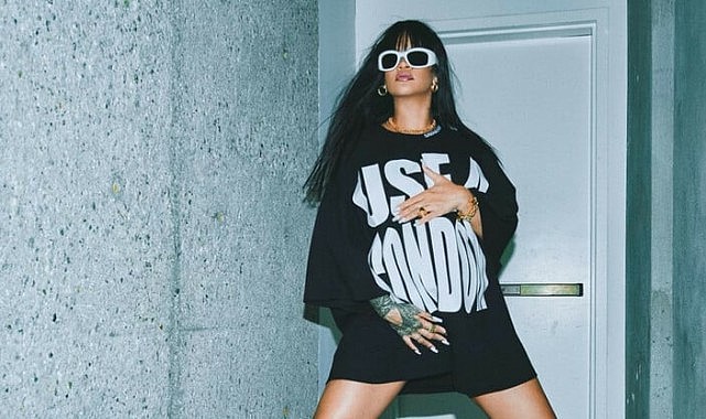 Rihanna’nın olay tişörtü: Yorum yağdı