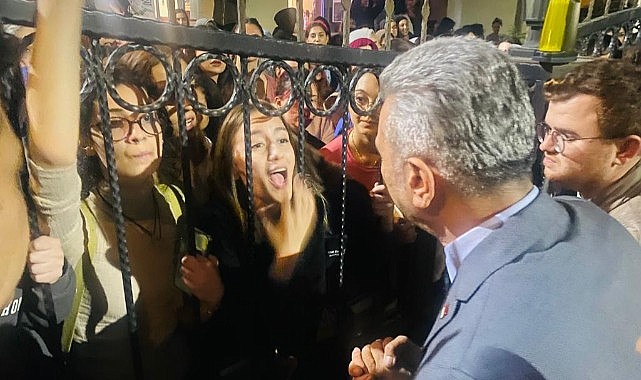 CHP BURSA İL BAŞKANI YEŞİLTAŞ ÖĞRENCİLERİN YANINDA