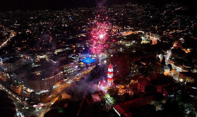 Kutlamalara havai fişekli final