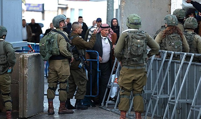 Yahudi İsrail’den Mescid-i Aksa’da Müslümanlara Yaş Kotrolü