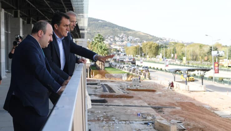 Bursa Milletvekili Mustafa Varank, Osmangazi Meydanı’nı inceledi