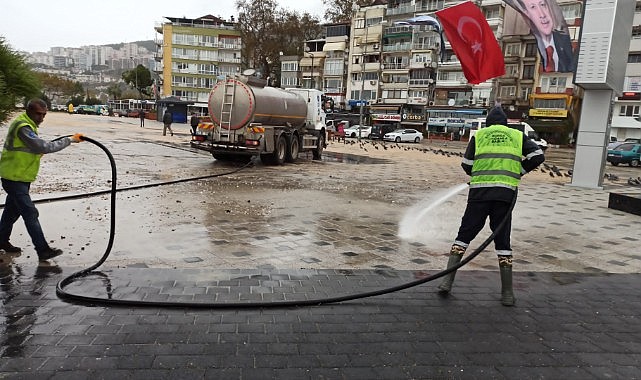 Büyükşehir’den fırtına mesaisi