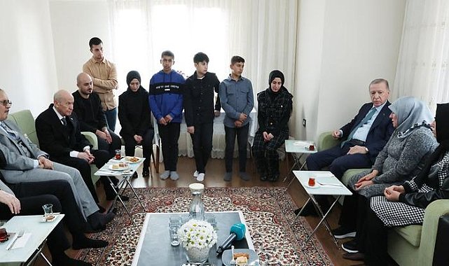 Cumhurbaşkanı Erdoğan’dan depremzede aileye ziyaret!
