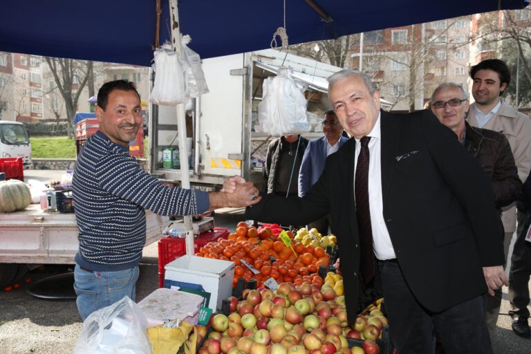 Pazarcılar öğle yemeğini Şadi Özdemir ile paylaştı