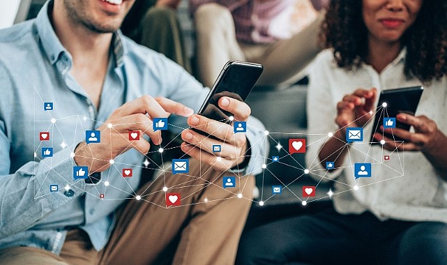 Sosyal Medyada Mükemmel Yaşamları İzlemenin Zararları!