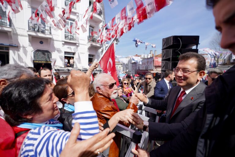 Adalar'da İmamoğlu, Gül ve Akpolat coşkusu