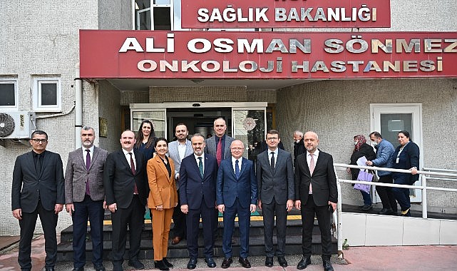 Alinur Aktaş’tan Doktorlara bayram ziyareti