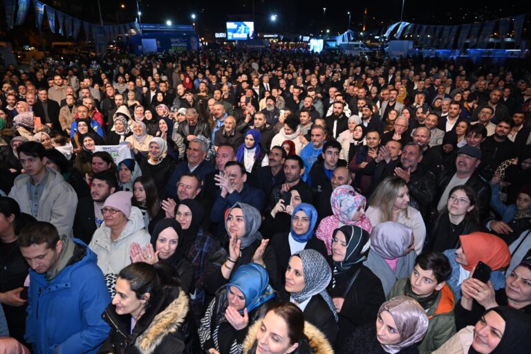 Başkan Aktaş: “Biz Bursa'nın her köşesinde gülümsüyoruz”