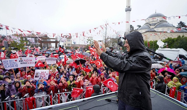 Ekrem İmamoğlu, Şile’de sağanak yağış altında konuştu