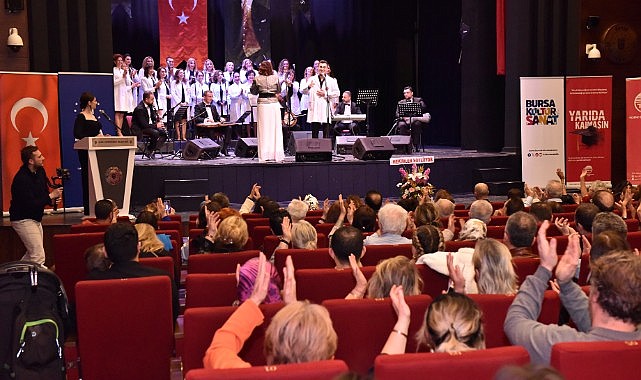 Hekimlerden beyaz önlükleriyle konser