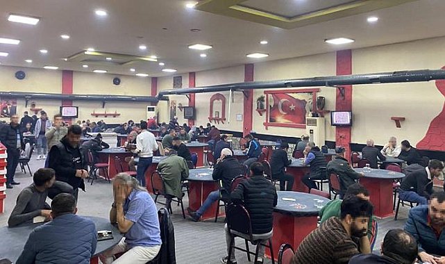 İzmir’de kumar baskını: 83 kişiye 533 bin 275 TL para cezası