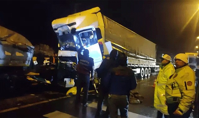 Konya’da 4 TIR birbirine girdi!