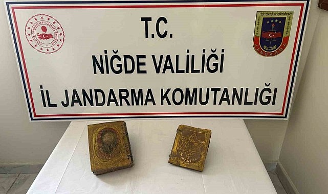 Niğde’de 200 bin dolarlık tarihi el yazması kitapla yakalandılar