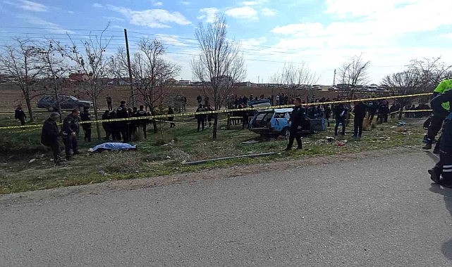 Otomobil otobüs durağına daldı! 4 ölü, 5 yaralı