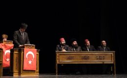 Perde İstiklal Marşı için açıldı