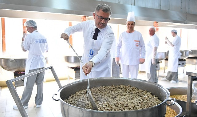 Üsküdar’da dev kazanlar Ramazanda iftar için kaynıyor