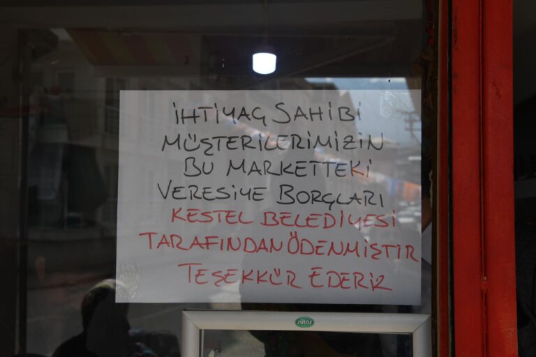 Veresiye defterleri, elektrik ve su borçları Kestel Belediyesi tarafından ödendi