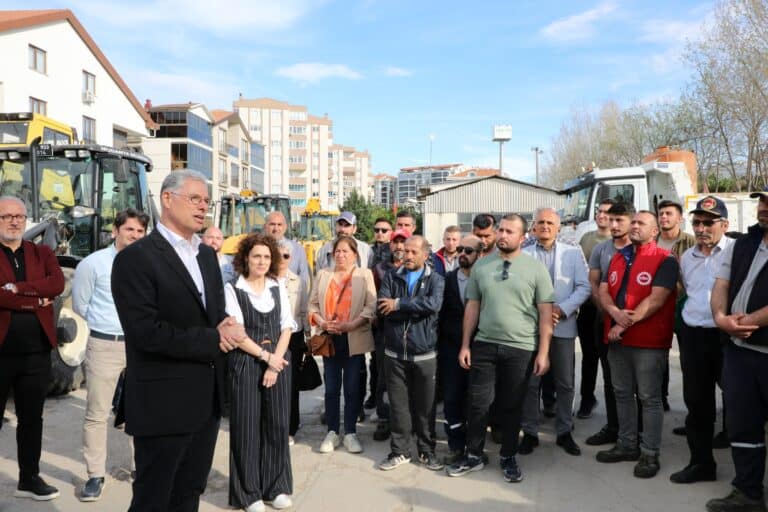 Başkan Deniz Dalgıç Belediye çalışanlarıyla bayramlaştı