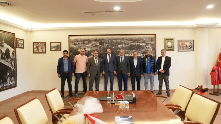 Başkan Mustafa Işık'a ziyaretçi akını