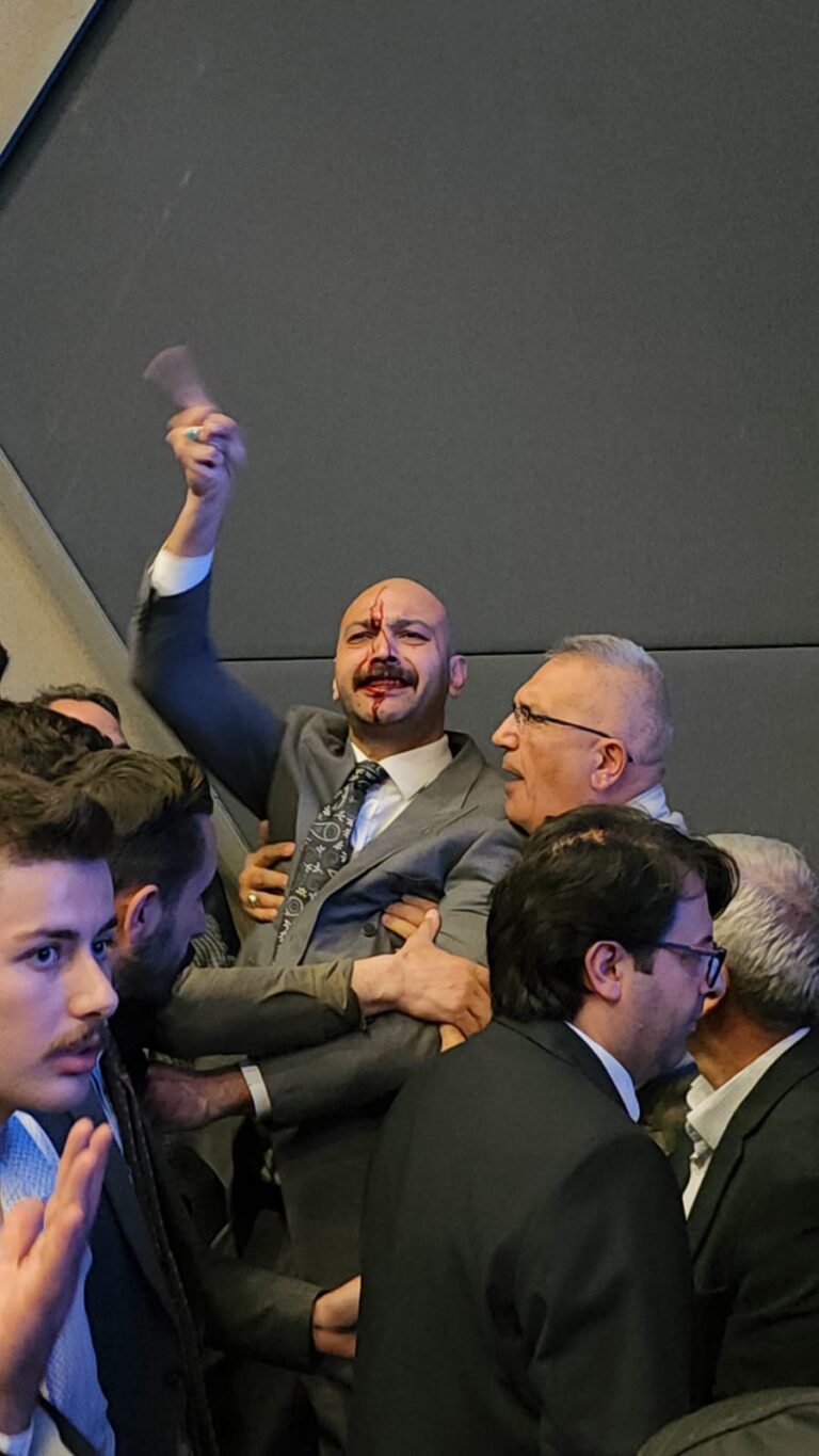 Bursa Yıldırım'da mazbata töreninde kavga! Yaralılar var