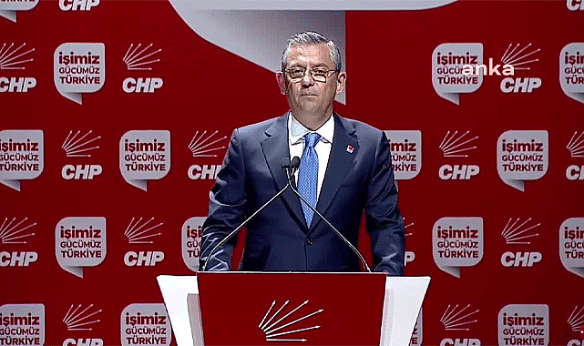 CHP lideri Özgür Özel sonuçları değerlendirirken duygu dolu anlar yaşadı