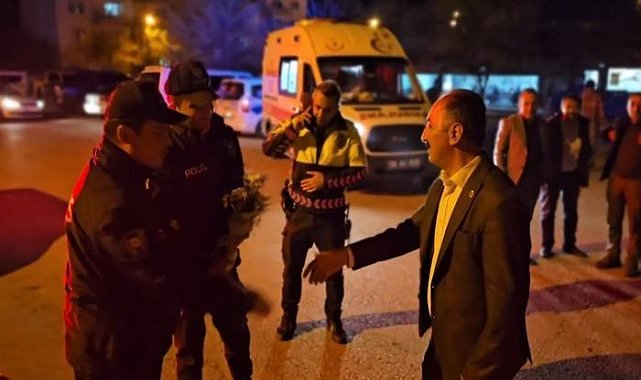 Kavga ve kaza ihbarına giden polislere kutlama!