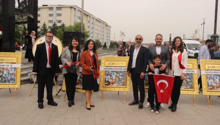 Mimar odası Bursa şubesi Atatürk anıtına çelenk sundu