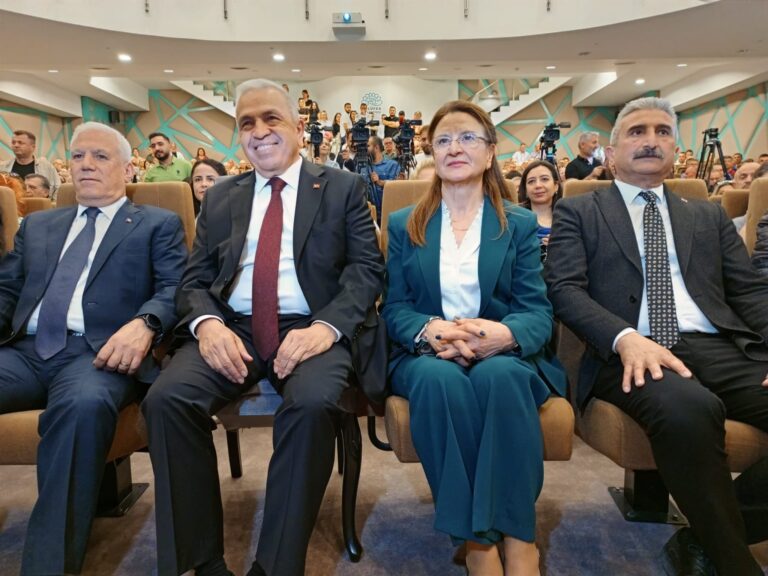 Nilüfer Belediye Başkanı Şadi Özdemir Mazbatasını aldı