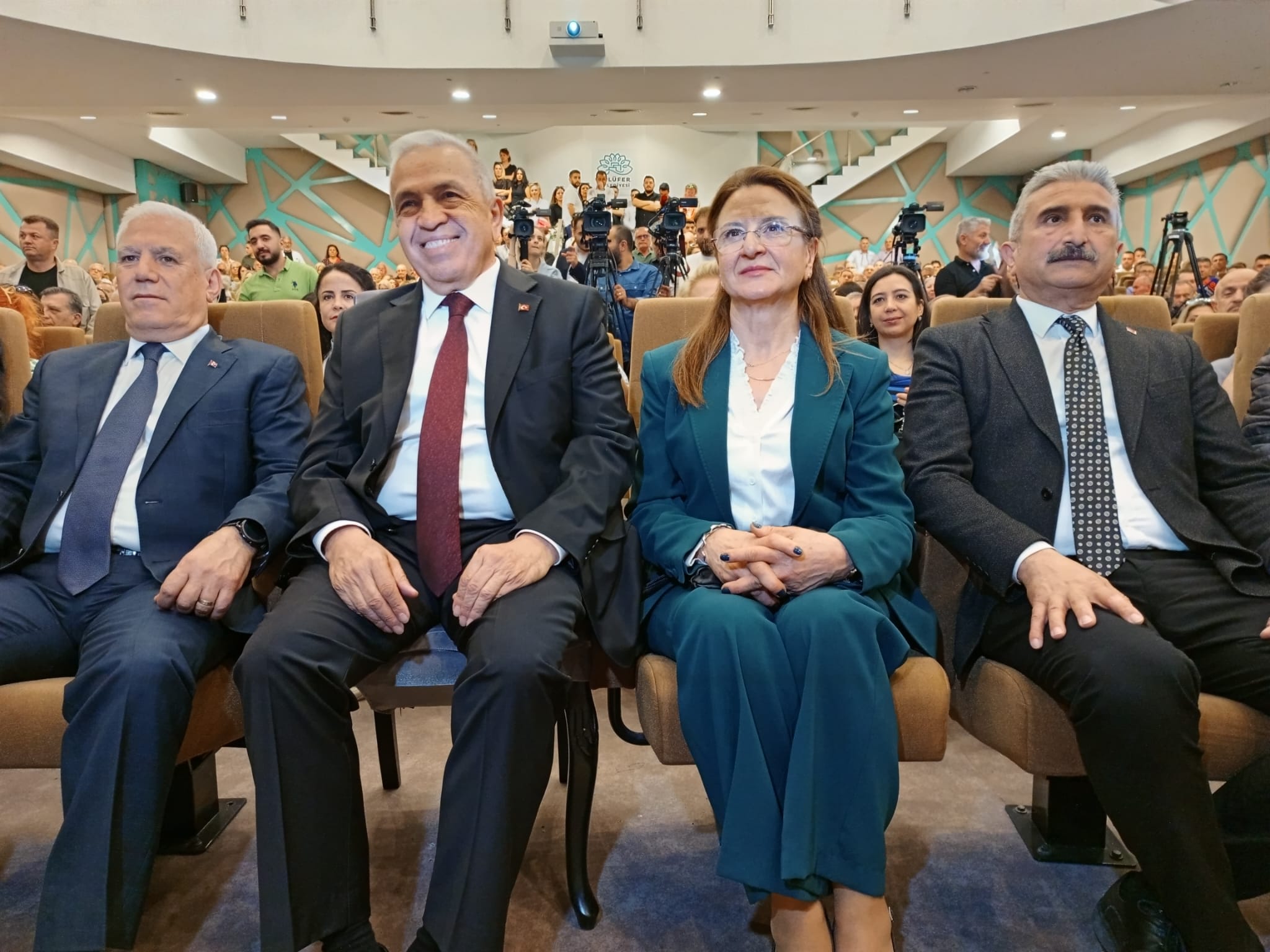 Nilüfer Belediye Başkanı Şadi Özdemir Mazbatasını aldı