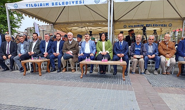 Emirsultan Meydanında Erguvan Bayramı Kutlaması