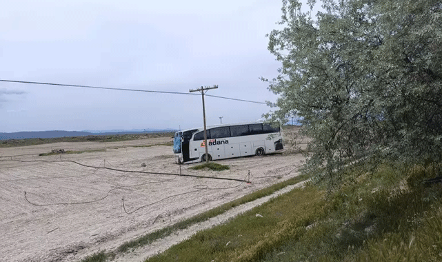 Kayseri- Niğde yolunda yolcu otobüsü şarampole devrildi